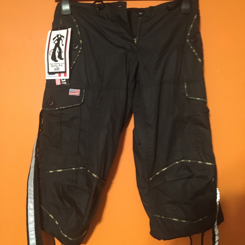 NWT XS Girly Fit Black Camo UFO Capri Pants